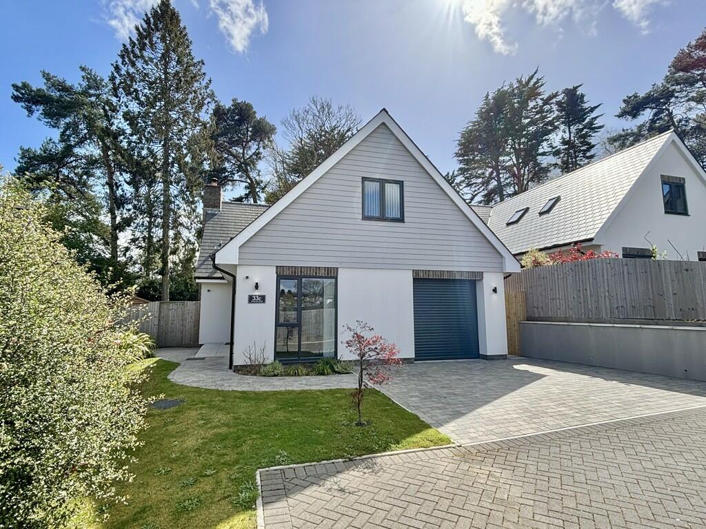 4 bedroom detached house for sale in Abbotsbury Road, Broadstone, BH18