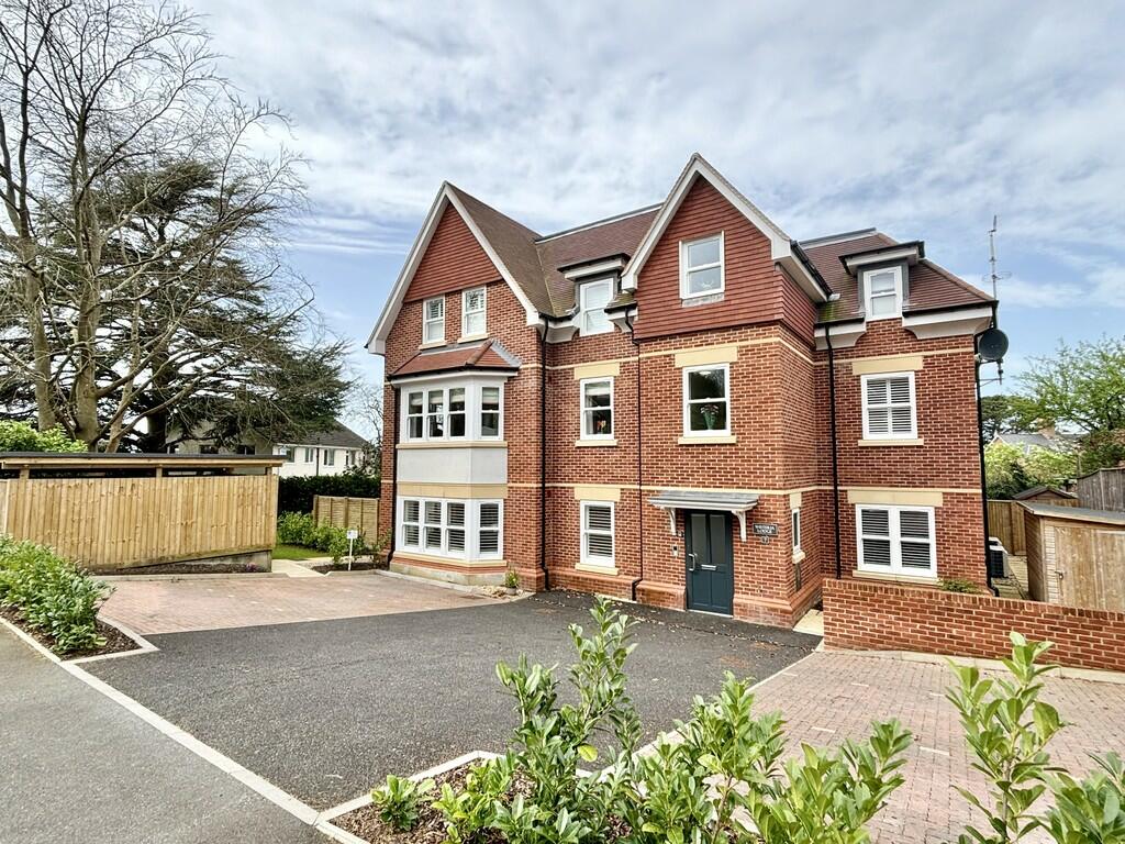 2 bedroom apartment for sale in Ridgeway, Broadstone, BH18