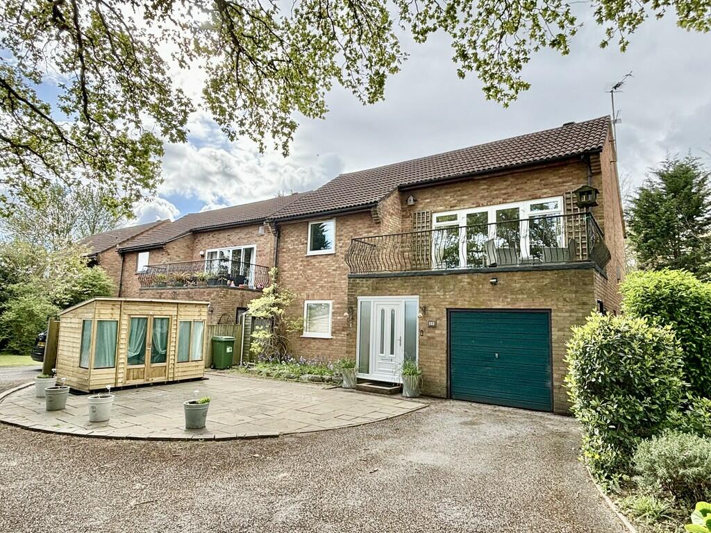 3 bedroom detached house for sale in Northbrook Road, Broadstone, BH18