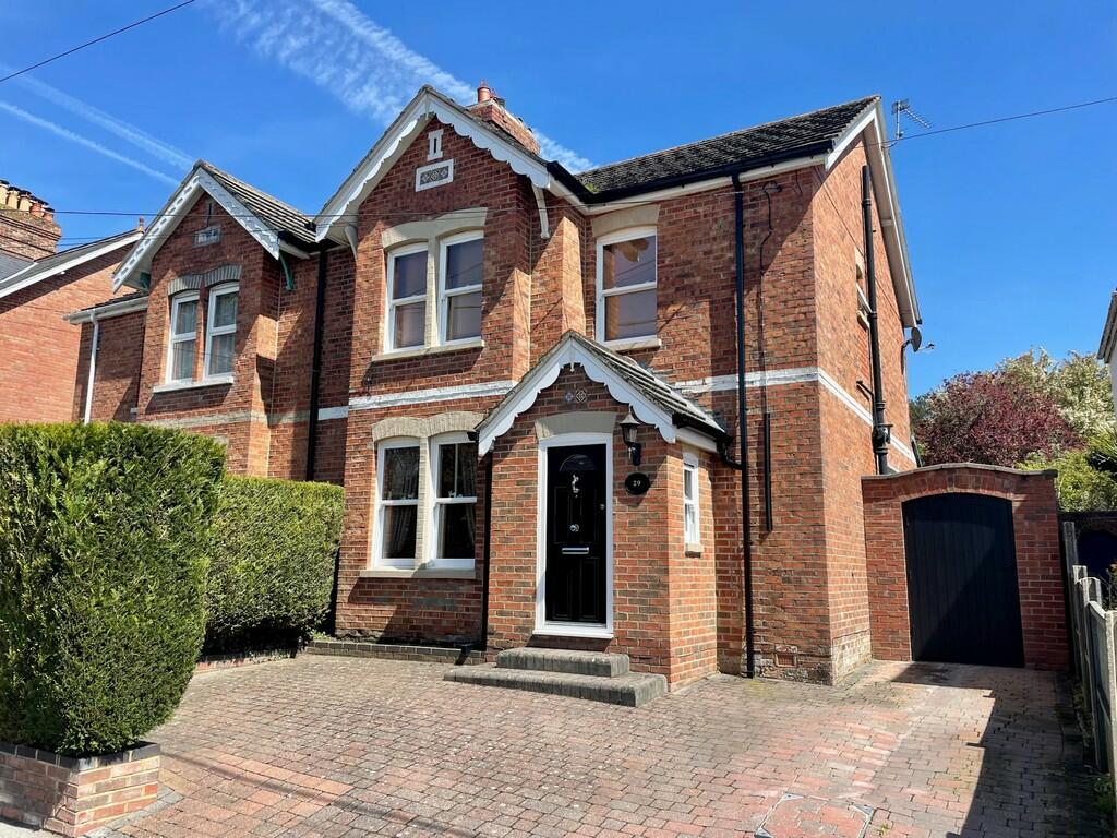 3 bedroom semidetached house for sale in Kirkway, Broadstone, BH18