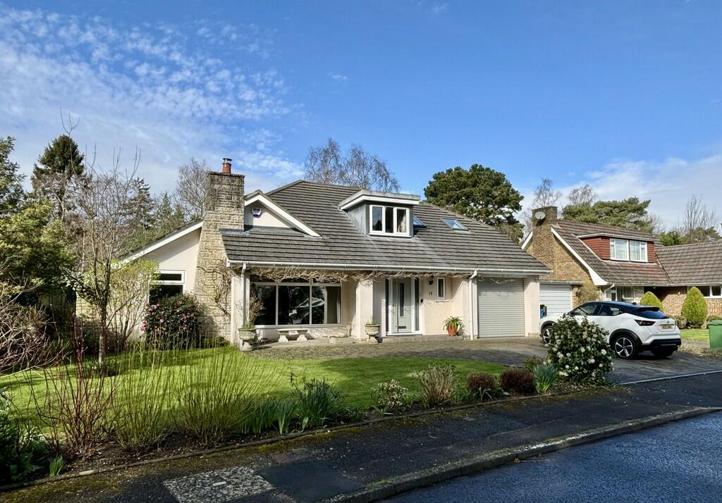 5 bedroom chalet for sale in Merriefield Avenue, Broadstone, BH18