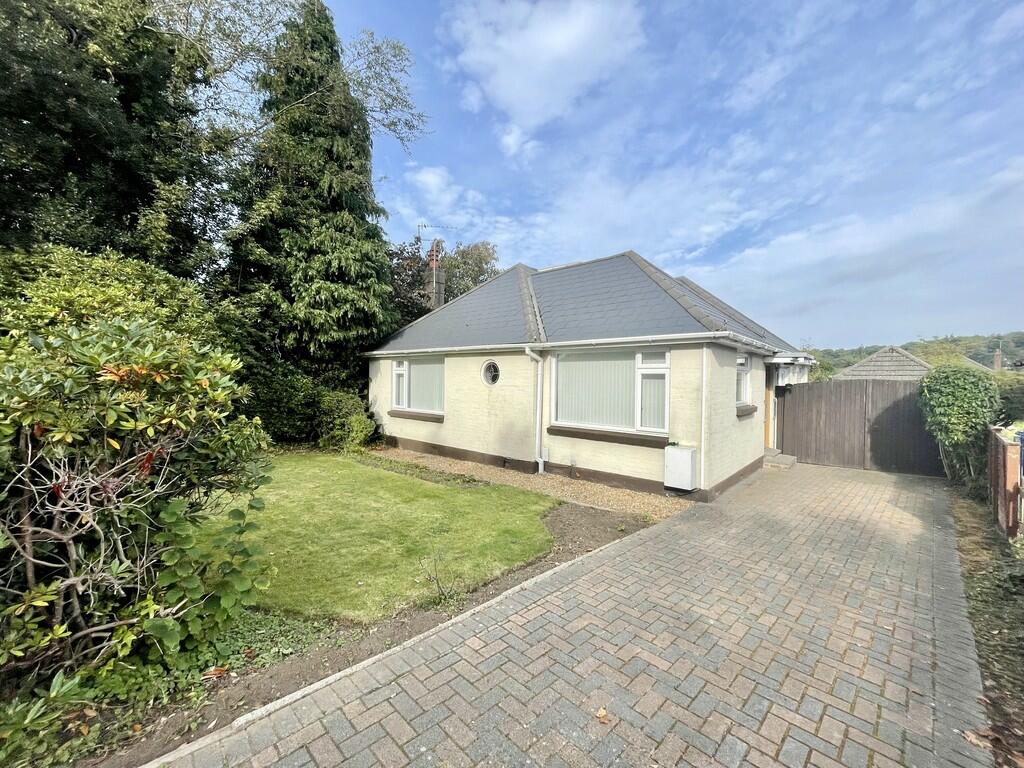 3 bedroom detached house for sale in Higher Blandford Road, Broadstone