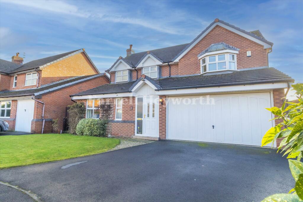 5 bedroom detached house for sale in Parkers Fold, Catterall, Preston, PR3