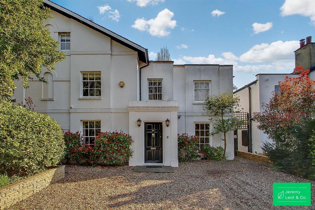 Main image of property: Fortis Green, London