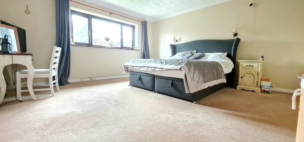 Additional property image - Billericay, Essex, CM11