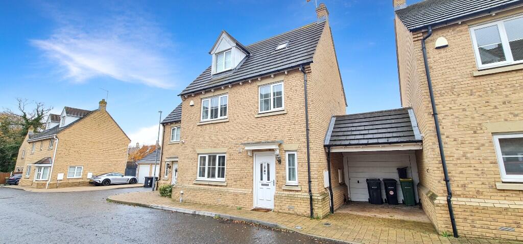 Main image of property: Guide Price £465,000 - £475,000, Rayleigh, Essex, SS6