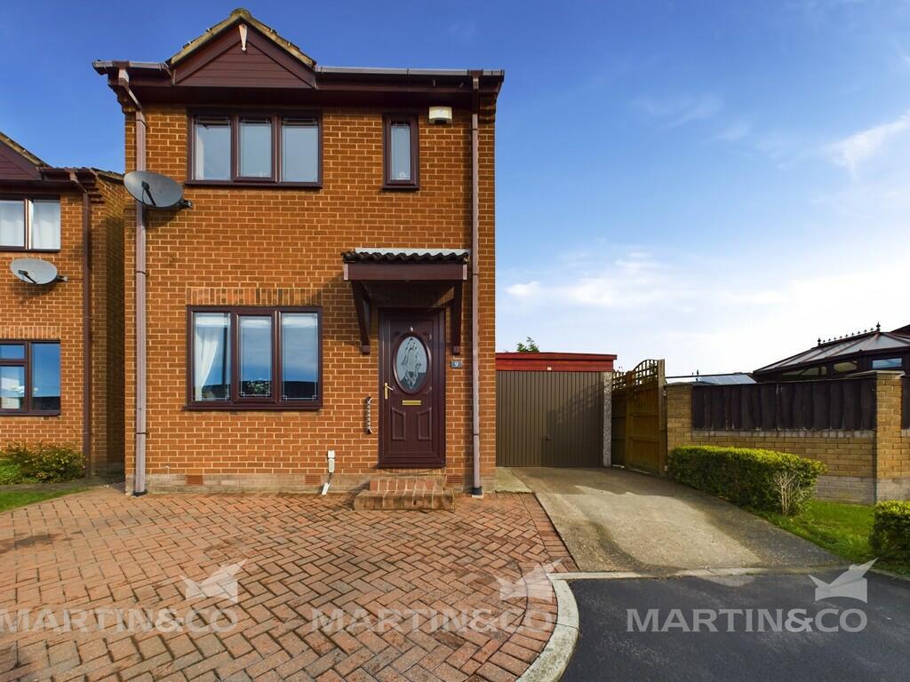 3 bedroom detached house for sale in Windsor Close, Askern, DN6