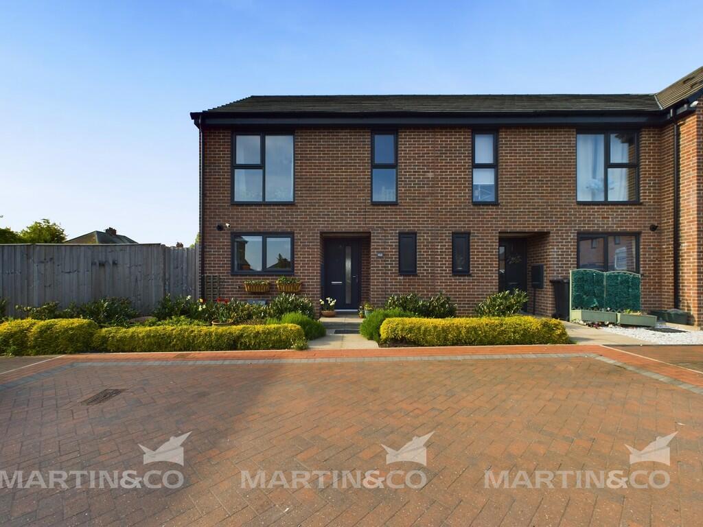 2 bedroom end of terrace house for sale in Llyewelyn Crescent, Askern , DN6