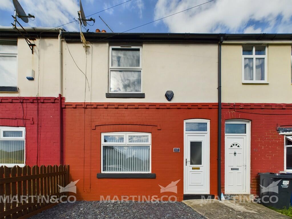 3 bedroom terraced house for sale in Park Road, Askern, DN6