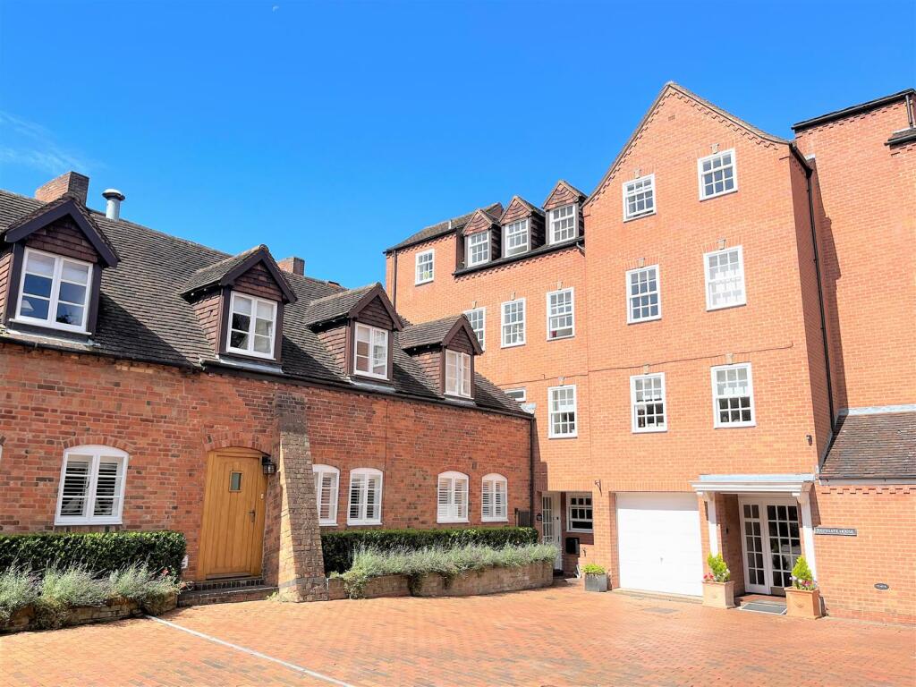 2 bedroom apartment for sale in Eastgate House, Castle Lane, Warwick, CV34