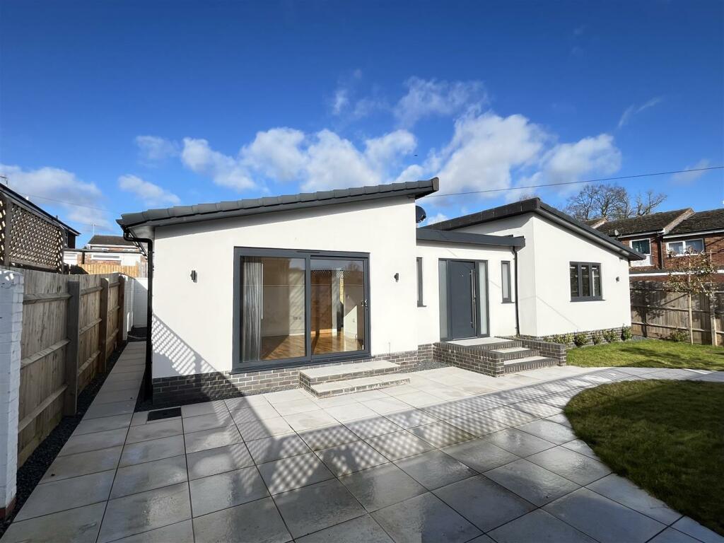 2 bedroom detached bungalow for sale in Duttons Close, Snitterfield