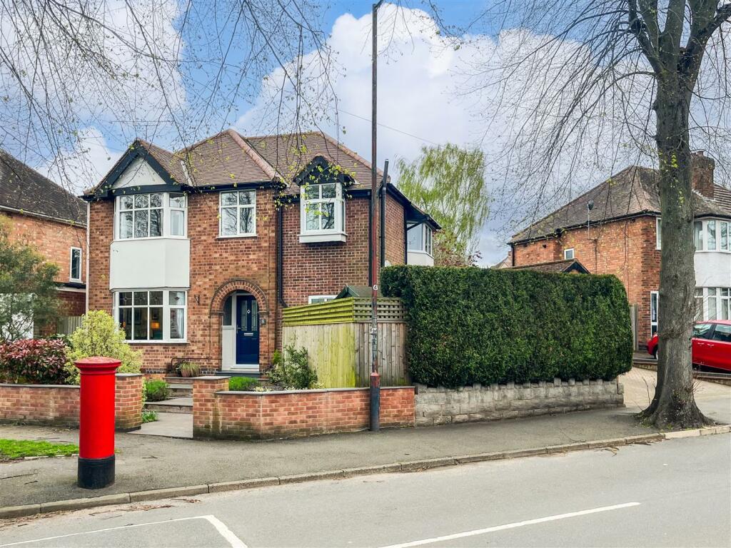 4 bedroom detached house for sale in Montague Road, Warwick, CV34