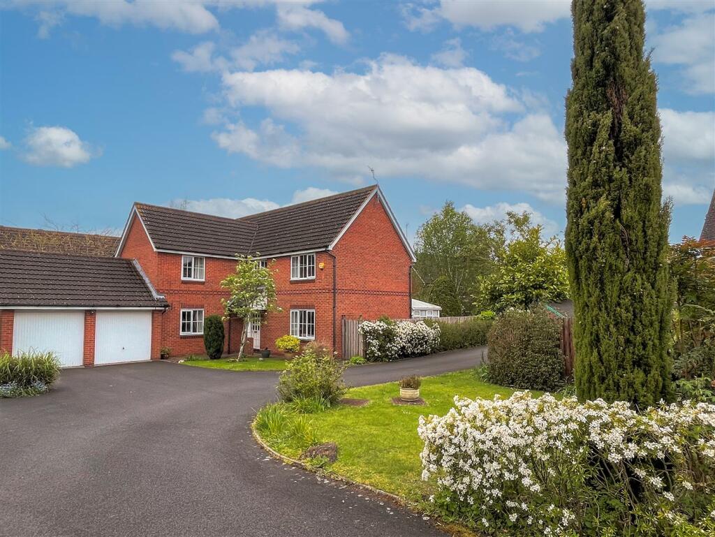 5 bedroom detached house for sale in Pebworth Drive, Hatton Park