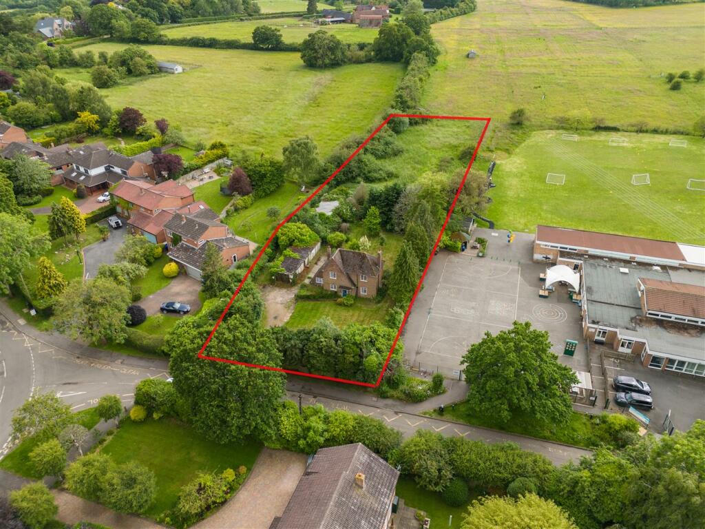 3 bedroom detached house for sale in Breach Lane, Off Langley Road