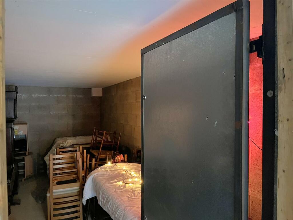 Additional property image - Martinique Square, Bowling Green Street, Warwick
