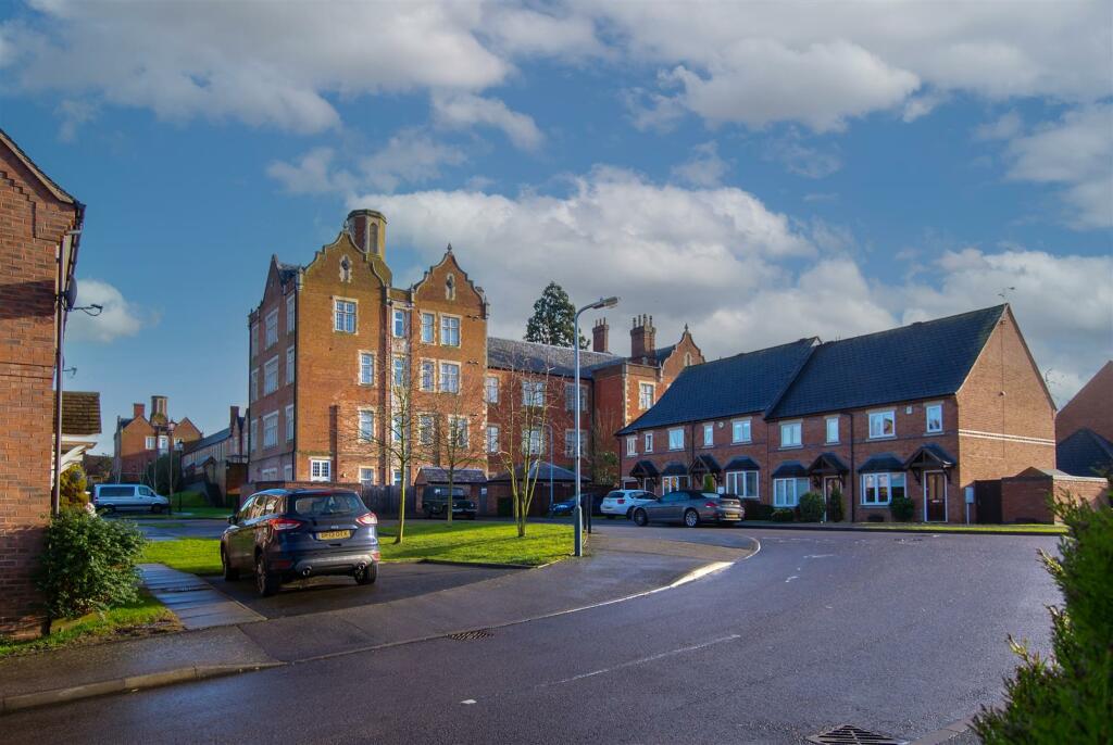 Additional property image - Mollington Grove, Hatton Park, Warwick