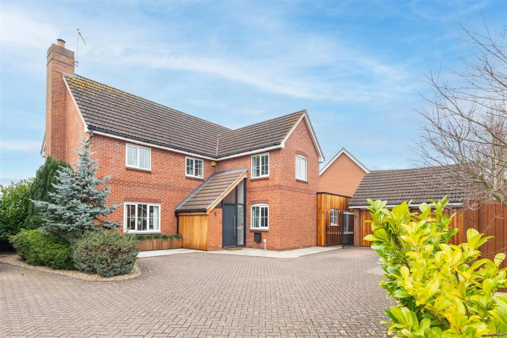 Main image of property: Pebworth Drive, Hatton Park, Warwick