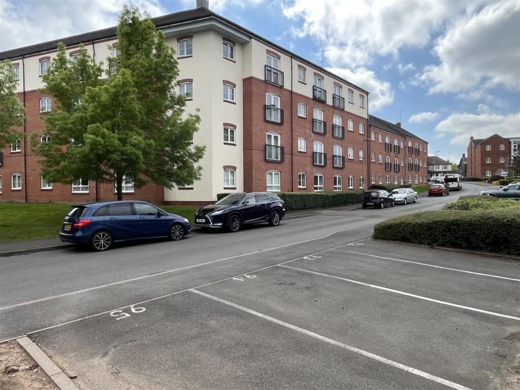 Main image of property: ** NO UPWARD CHAIN ** Cape Ct, Chandley Wharf, Warwick