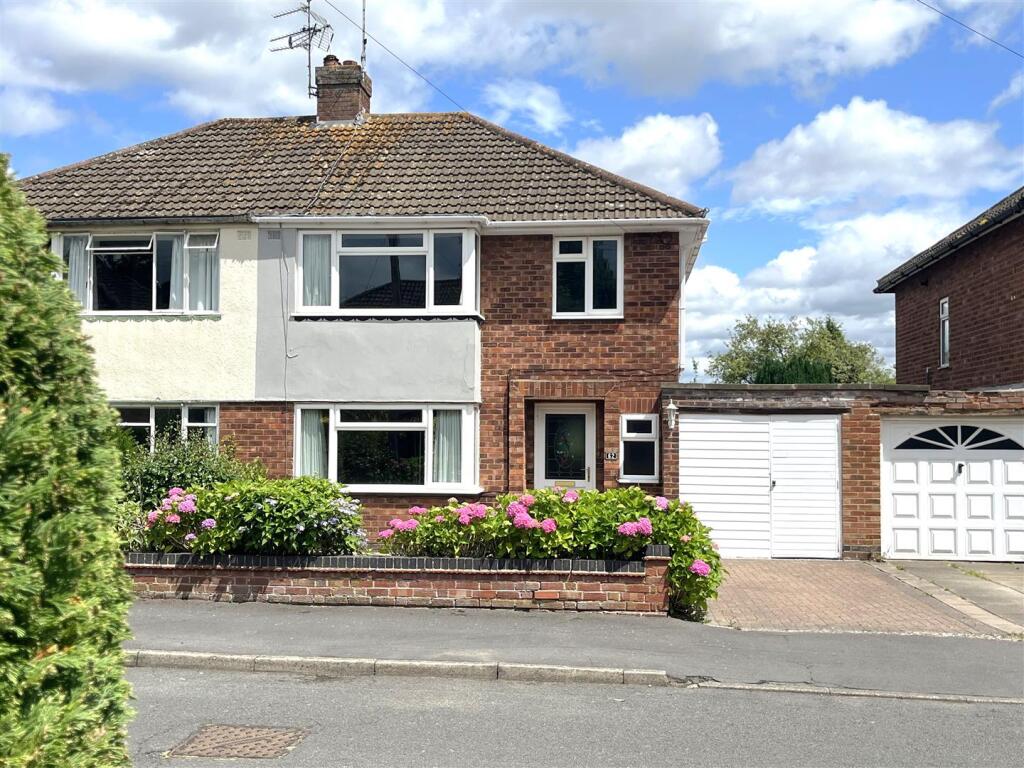 Main image of property: Cliffe Way, Warwick