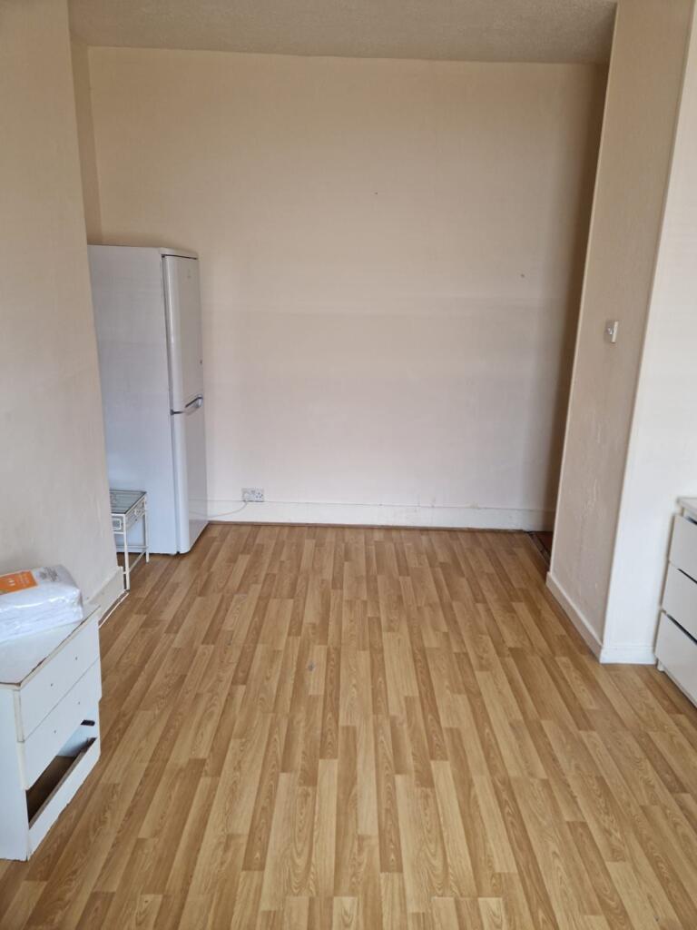 Main image of property: Flat , Park Street, Luton