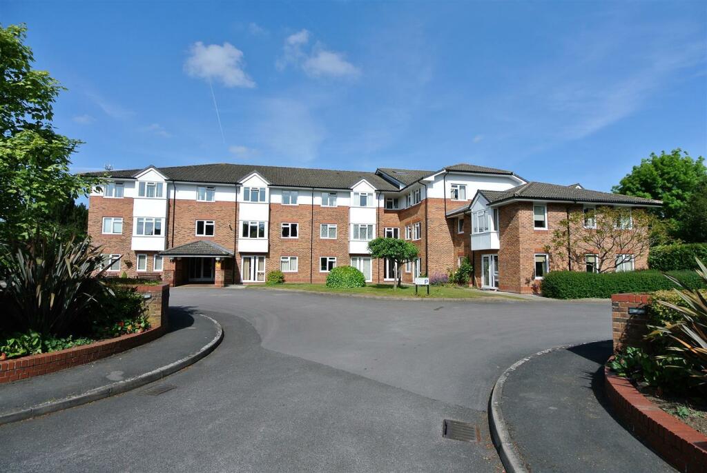 1 bedroom retirement property for sale in Cedar Court, Crockford Park Road, Addlestone, KT15