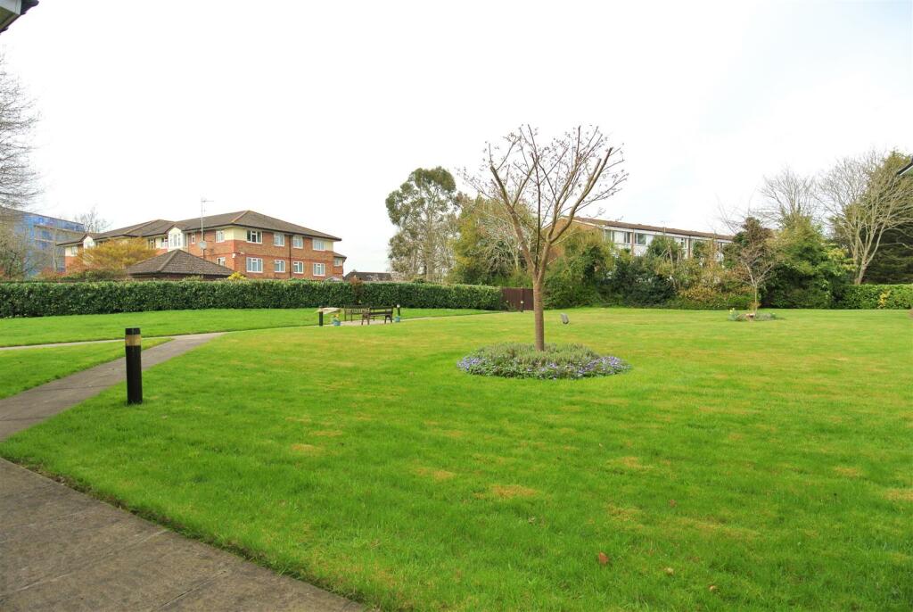 1 bedroom retirement property for sale in Cedar Court, Crockford Park