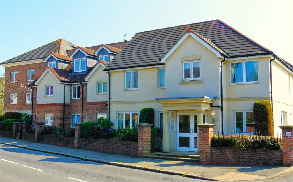 1 bedroom retirement property for sale in Station Road, Addlestone, KT15