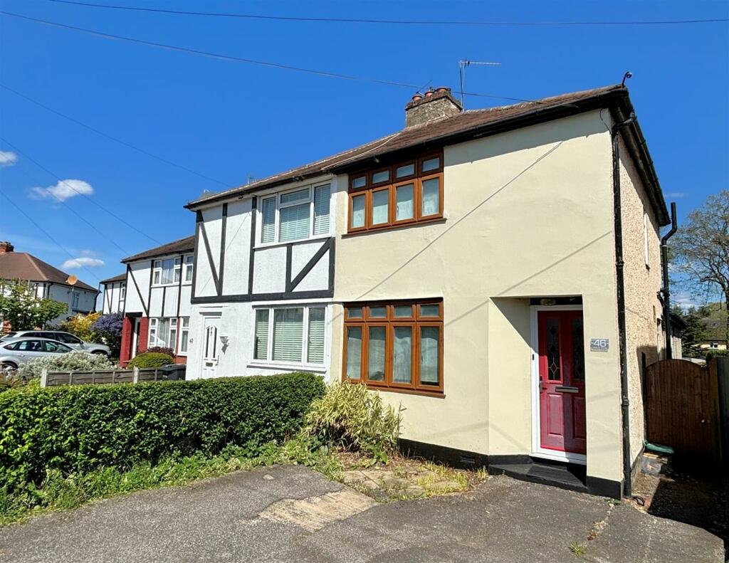 2 bedroom semidetached house for sale in Weston Avenue, Addlestone, KT15