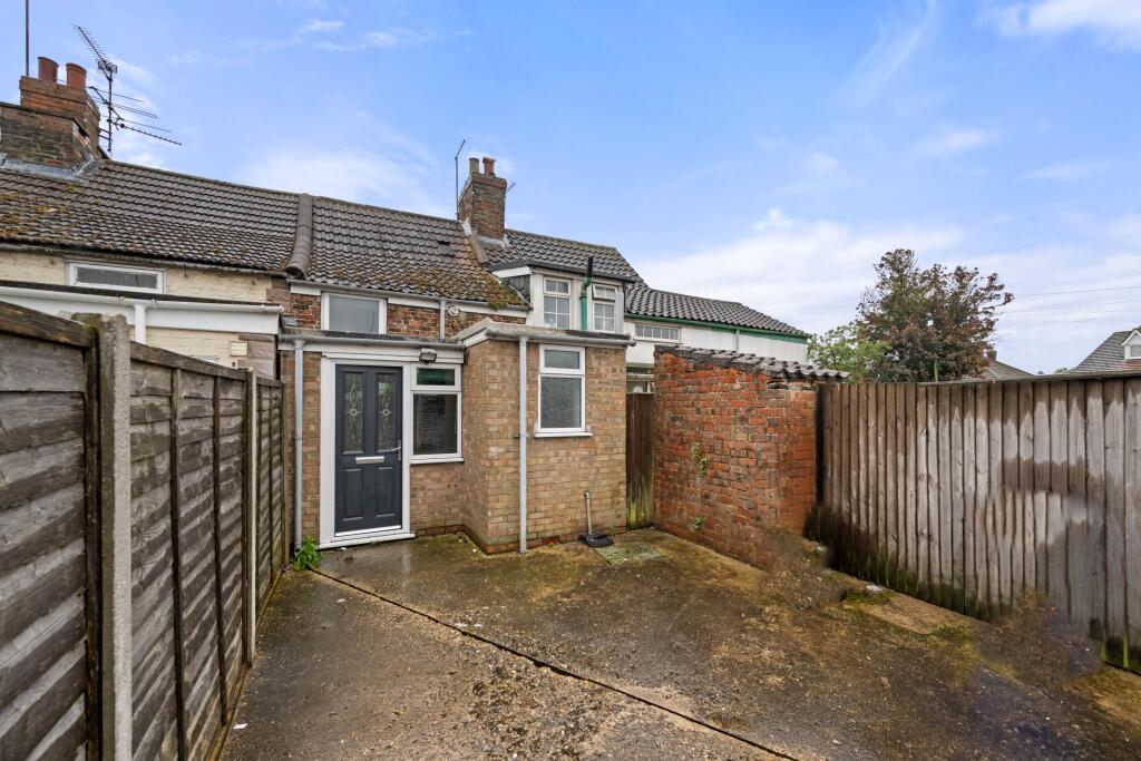 2 bedroom terraced house for sale in Wyberton Low Road, Boston, PE21