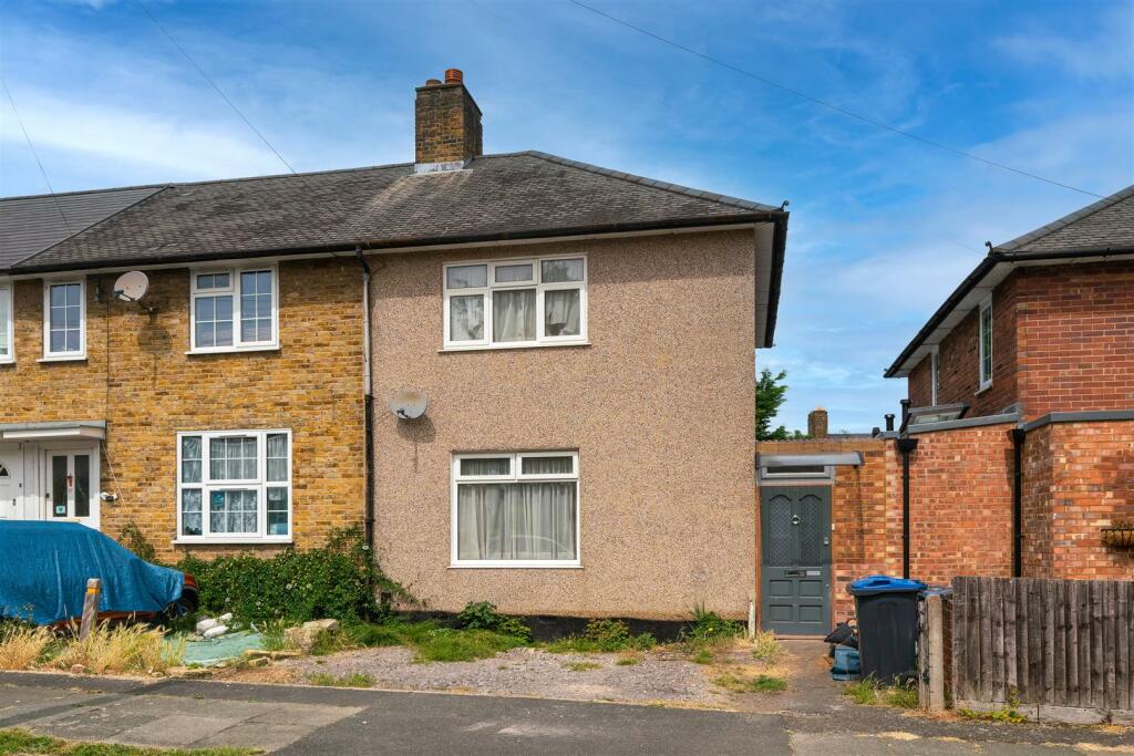 2 bedroom end of terrace house for sale in Blanchland Road, Morden, SM4