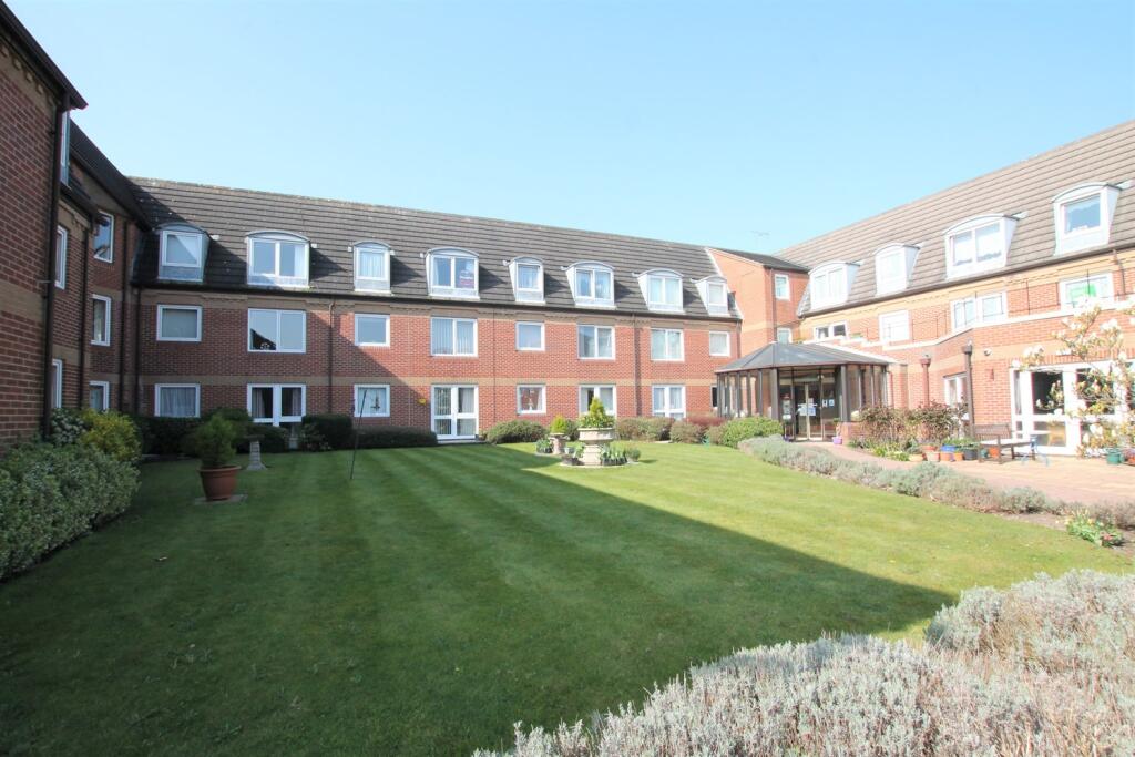 Main image of property: Kirk House, HU10