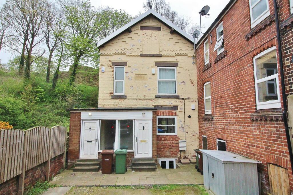2 bedroom flat for rent in Castle Moat, Pontefract, WF8