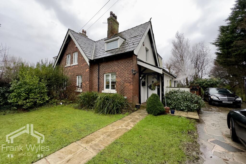 3 bedroom semi detached house for sale in Peel Hill Cottages Peel