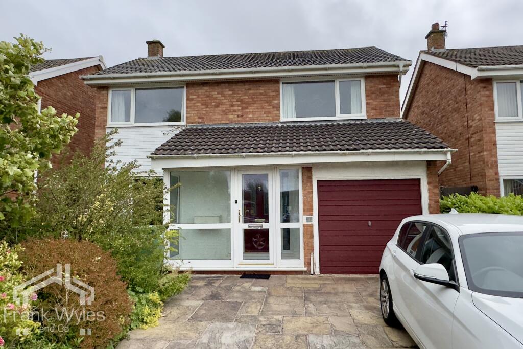 4 bedroom detached house for sale in Larchwood Close, Lytham, FY8
