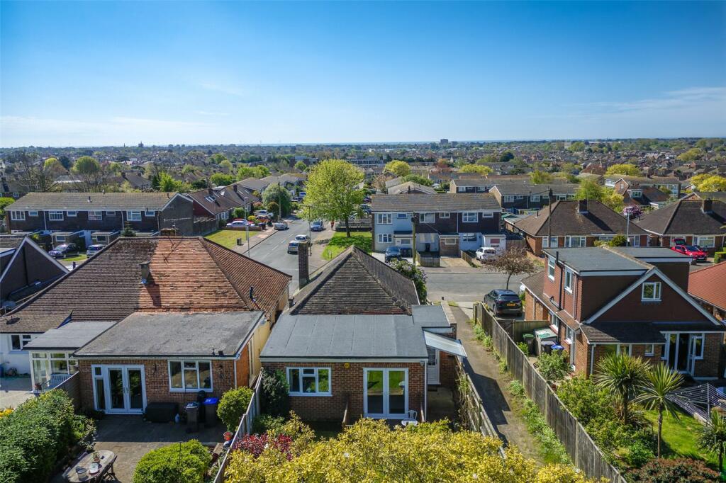 3 bedroom bungalow for sale in Cheviot Road, Worthing, West Sussex, BN13