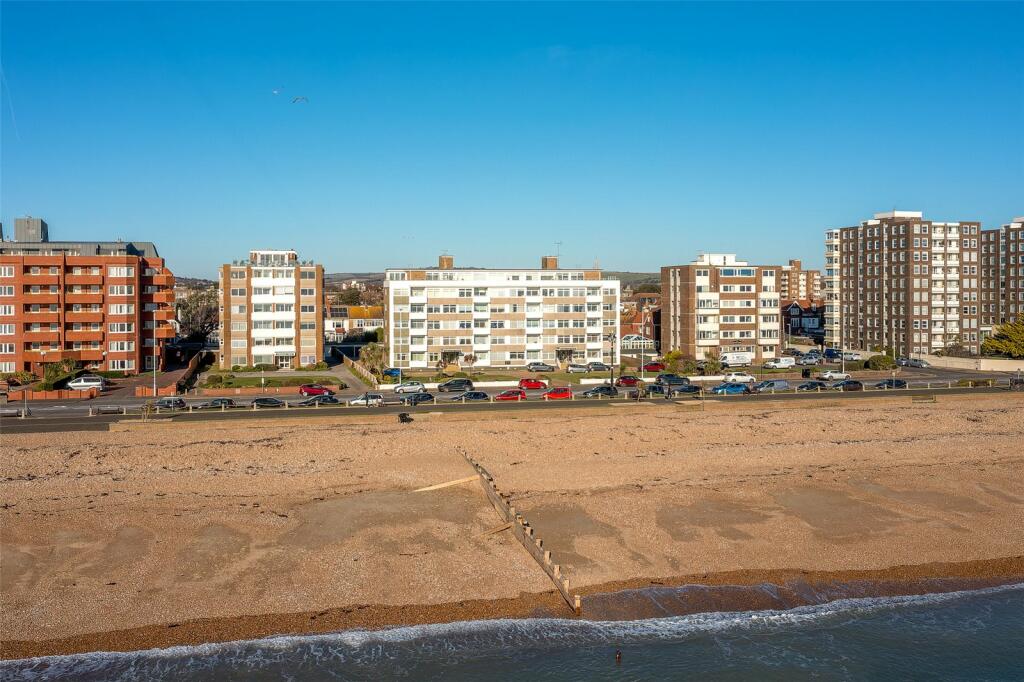 3 bedroom flat for sale in West Parade, Worthing, West Sussex, BN11