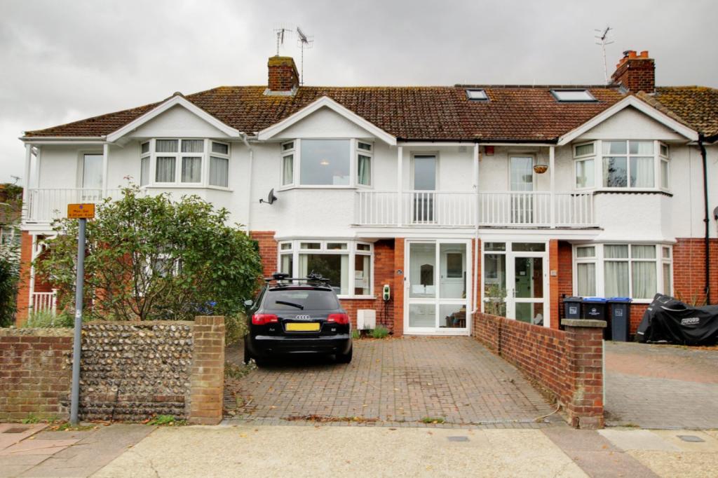 3 bedroom terraced house for sale in South Farm Road, Worthing, West