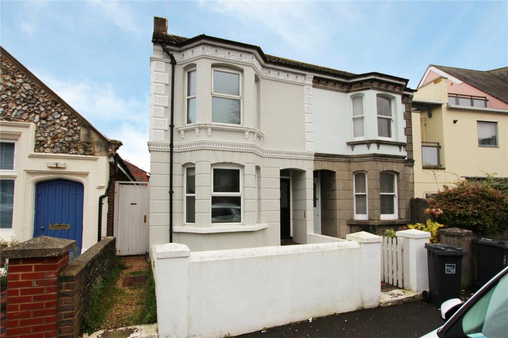 3 bedroom semi-detached house for rent in Ashdown Road, Worthing, West Sussex, BN11