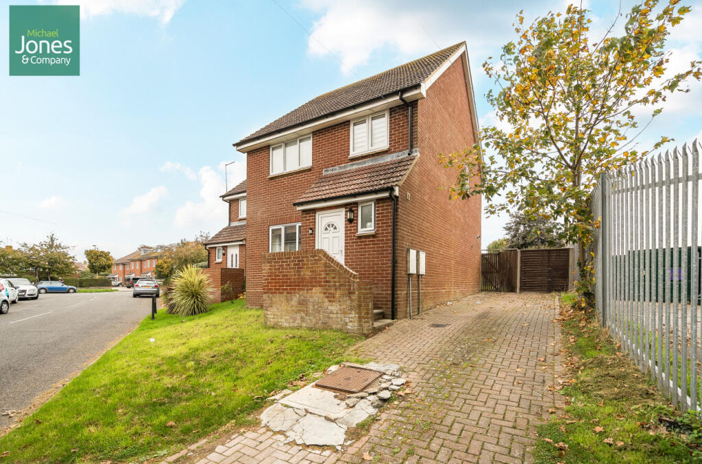 Main image of property: Glenavon Mews, Lineside Way, Wick, Littlehampton, BN17