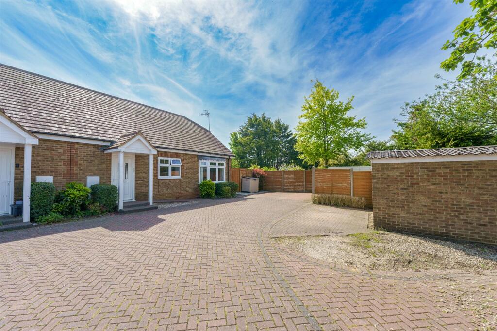 3 bedroom semidetached house for sale in Steepdown Road, Sompting
