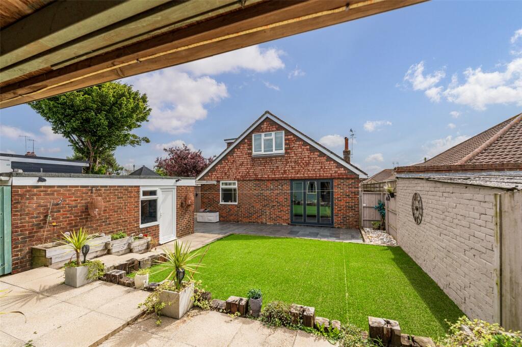 4 bedroom bungalow for sale in Greentrees Close, Sompting, West Sussex