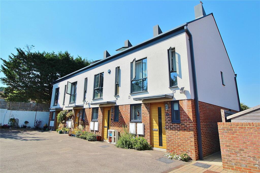 3 bedroom terraced house for sale in Argyll Mews, Findon Road, Worthing, West Sussex, BN14