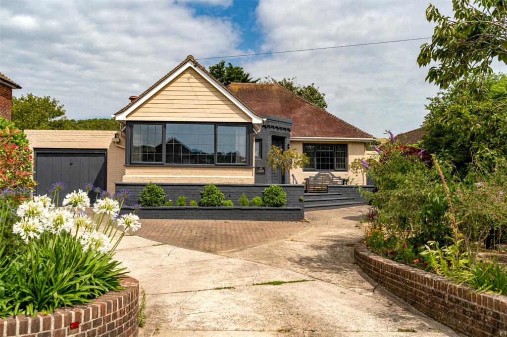 3 bedroom bungalow for sale in Cissbury Gardens, Findon Valley, West Sussex, BN14