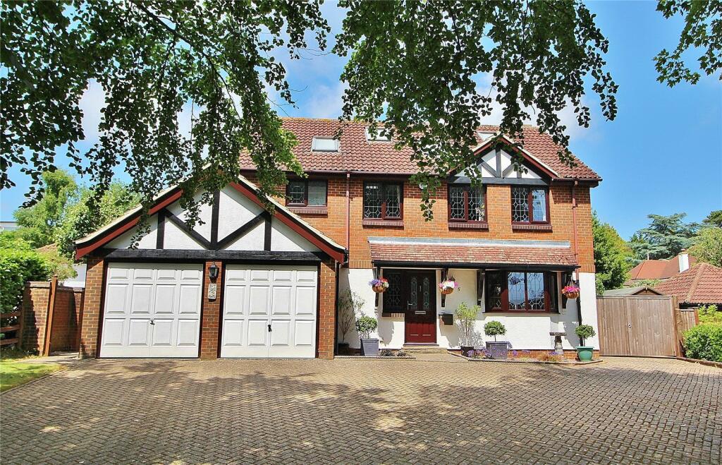 5 bedroom detached house for sale in Cherry Tree Close, High Salvington, West Sussex, BN13