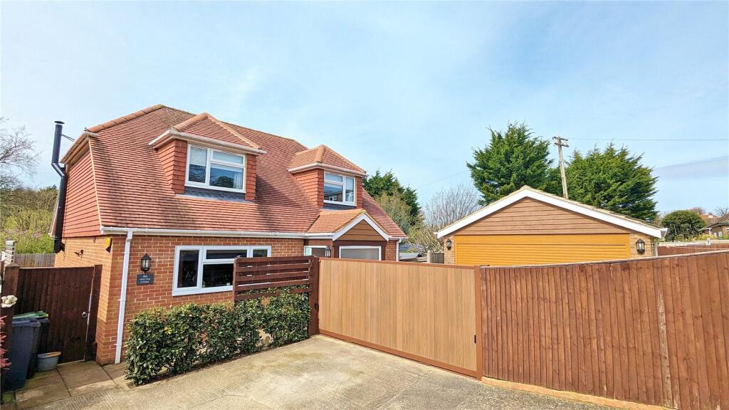 3 bedroom detached house for sale in Hurston Close, Findon Valley, Worthing, West Sussex, BN14