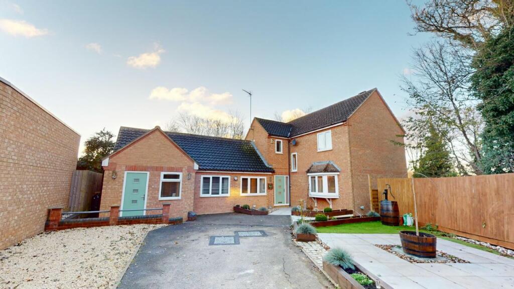 4 bedroom detached house for sale in Circus End, Duston, Northampton