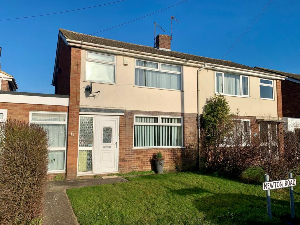 3 bedroom semi-detached house for sale in Newton Road, Duston, Northampton NN5 6TR, NN5