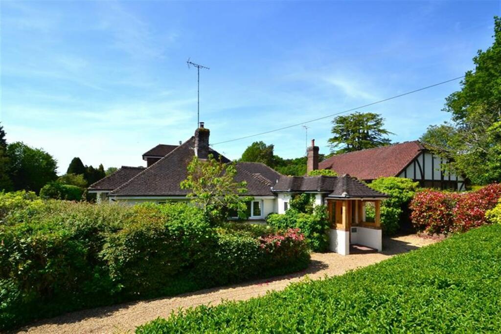 4 bedroom detached house for sale in Lordings Lane, West Chiltington
