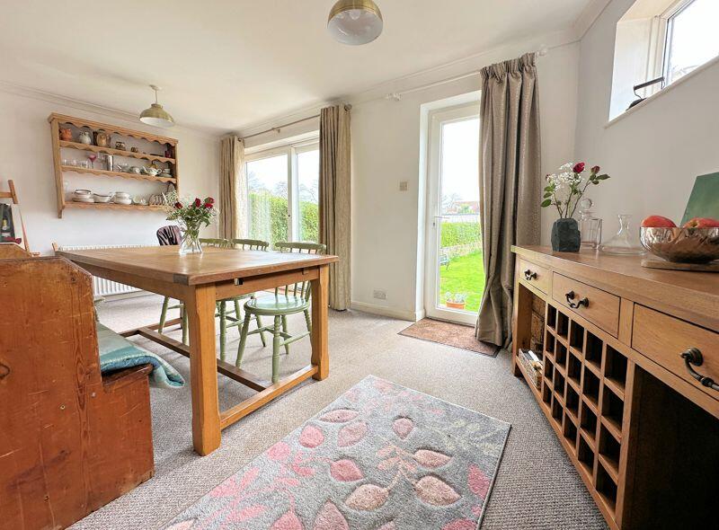 2 bedroom semidetached bungalow for sale in Grove Avenue, Portchester