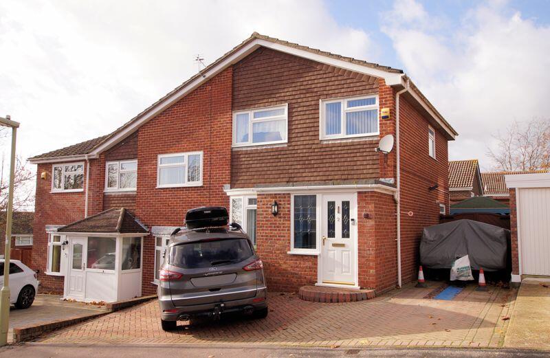 3 bedroom semidetached house for sale in Leckford Close, Portchester, PO16